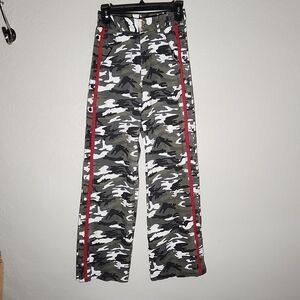 Fashion Nova Pants Size XS camoflauge snap pants long Camo